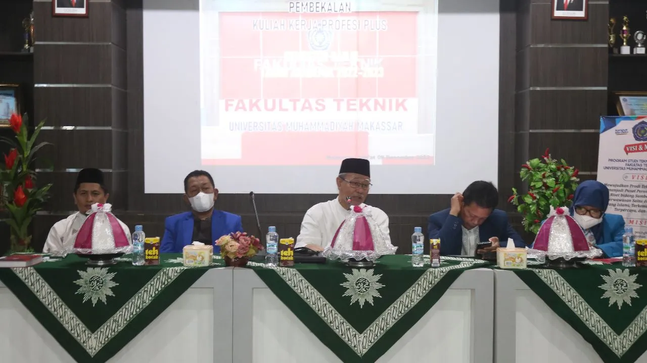 Gelar Pembekalan KKP Plus, Dekan FT Unismuh: Jaga Nama Baik Kampus dan Persyarikatan
