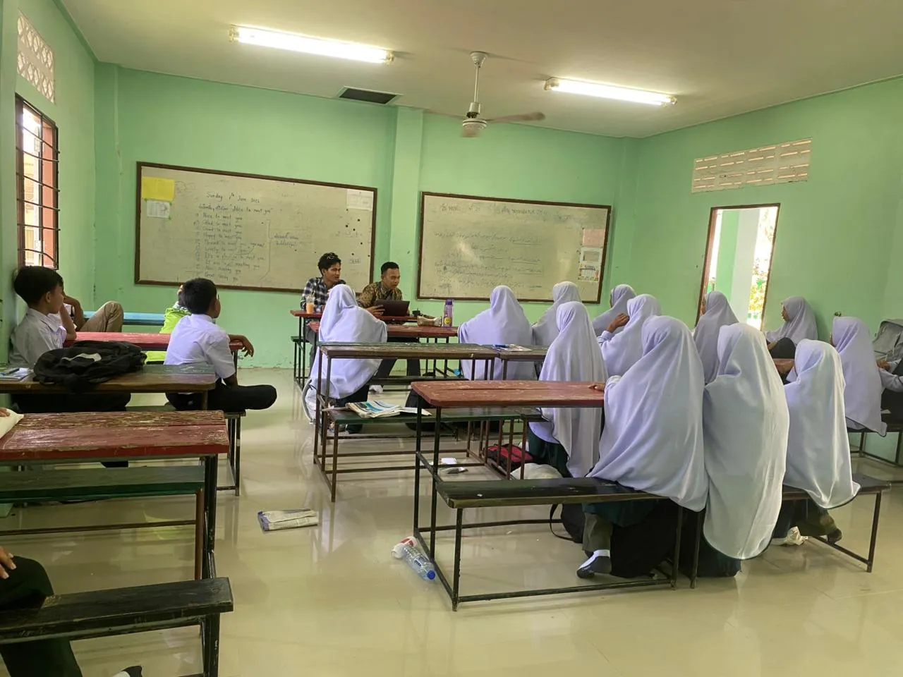 Mahasiswa Arsitektur Unismuh Kenalkan Dunia Desain dan Arsitektur kepada Siswa Thailand Selatan