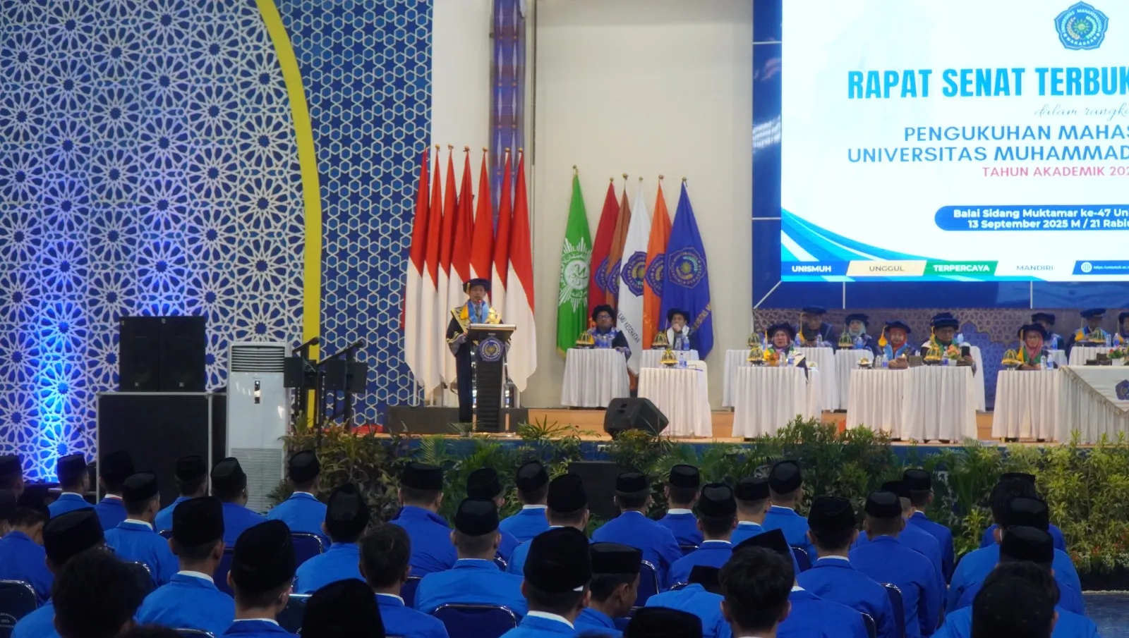 Unismuh Makassar Kukuhkan 9.529 Mahasiswa Baru 2025