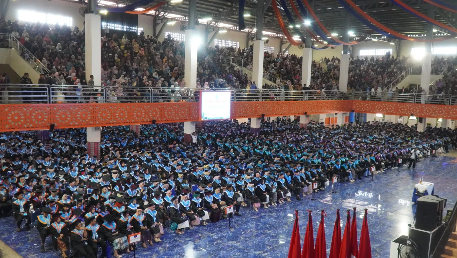 Unismuh Makassar Kukuhkan 1.566 Lulusan, Mantapkan Langkah Menuju Universitas Riset dan Bereputasi Internasional 2028