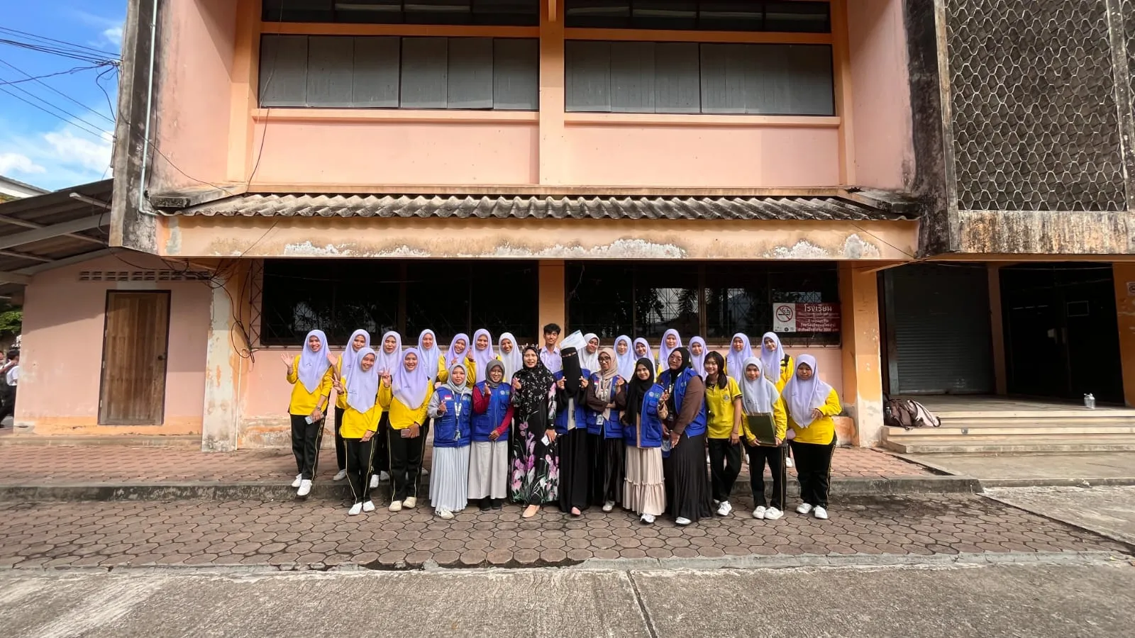 Mahasiswa Teknik Informatika Unismuh Gelar Lomba Desain Canva Bertema Lingkungan di Thailand