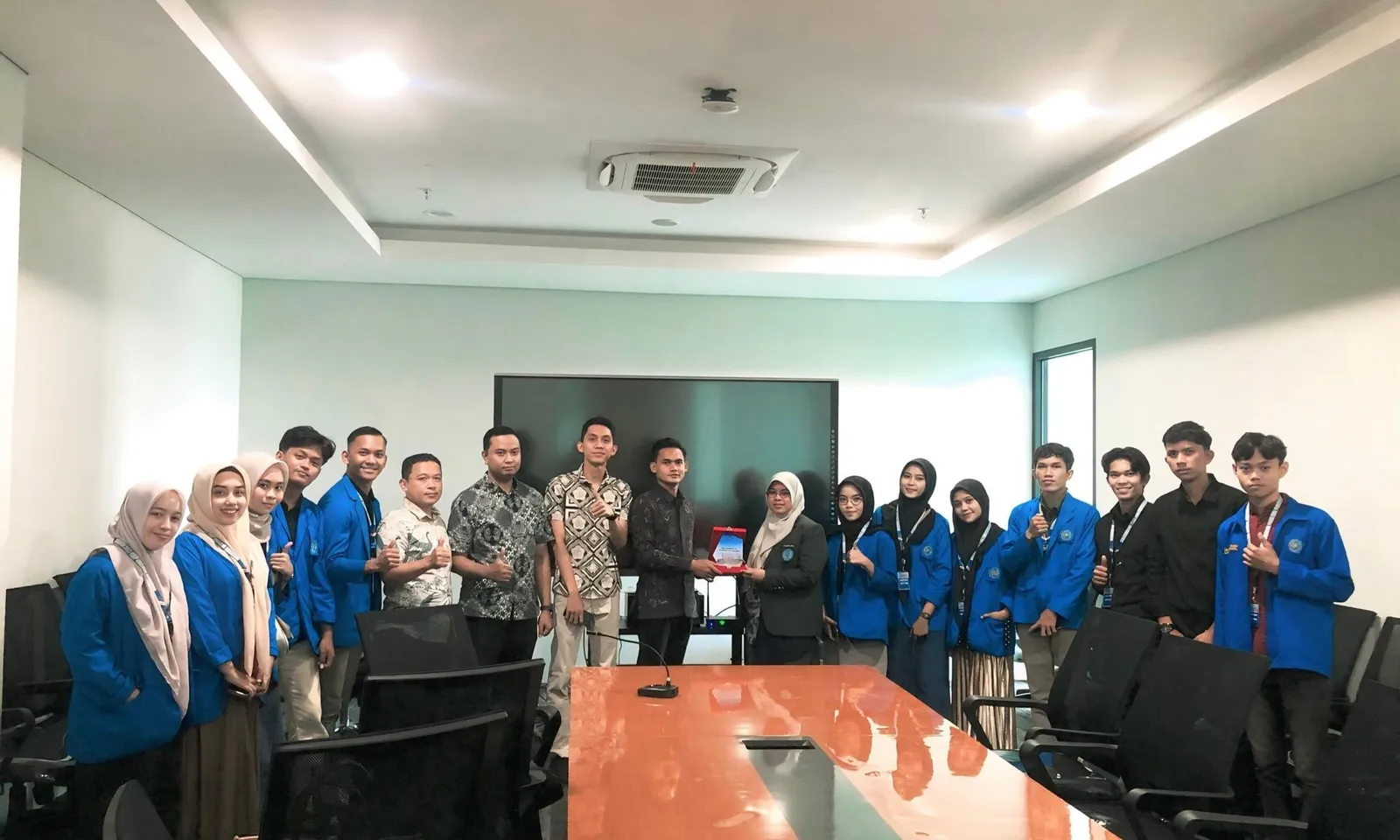 Benchmarking Cerdas, Mahasiswa Unismuh Telusuri Inovasi Tata Kelola Digital di Diskominfo Makassar